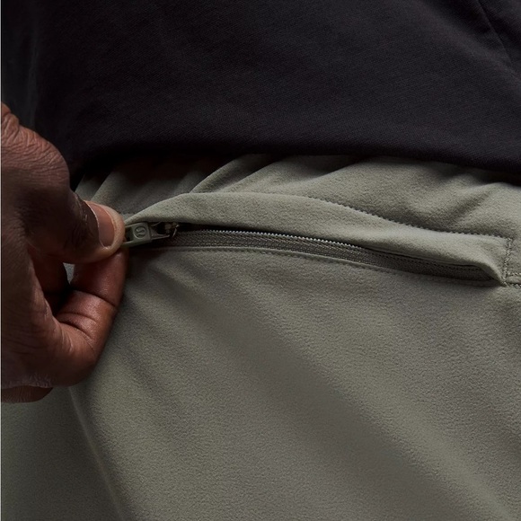 Lululemon Zeroed In Classic-Fit Cargo Jogger
Regular color grey sage - Picture 4 of 12